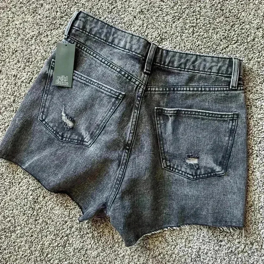 NWT Black Distressed Denim Shorts 🎯 - Picture 3 of 5